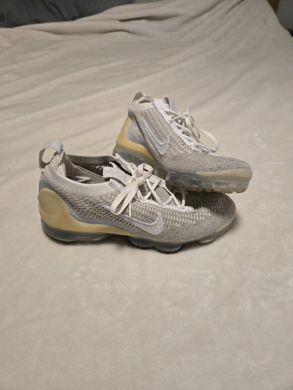 Nike Air VaporMax Flyknit Women's Running Shoes Size 6.5 Gray/Cream